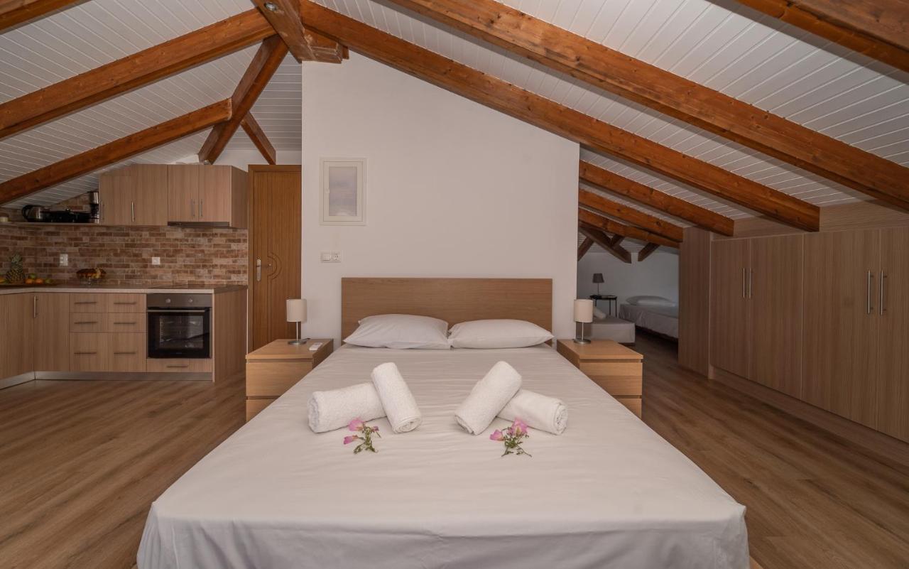 Donatos Appartement Finikounta Buitenkant foto